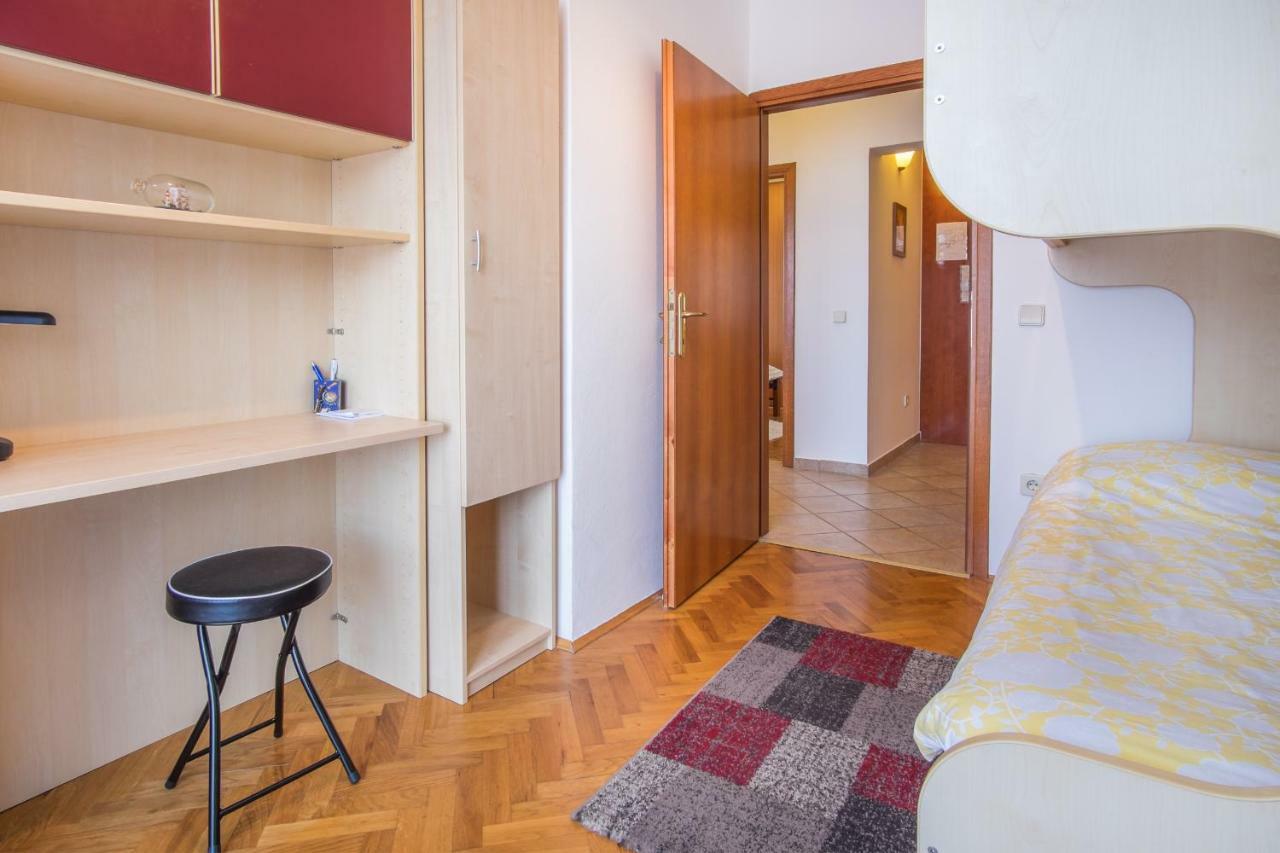 Apartman Cubranic Leilighet Vrbnik Eksteriør bilde