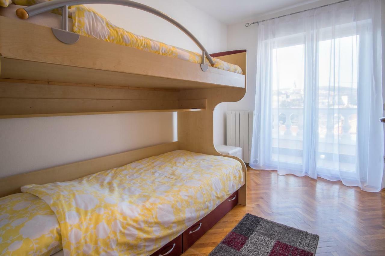 Apartman Cubranic Leilighet Vrbnik Eksteriør bilde